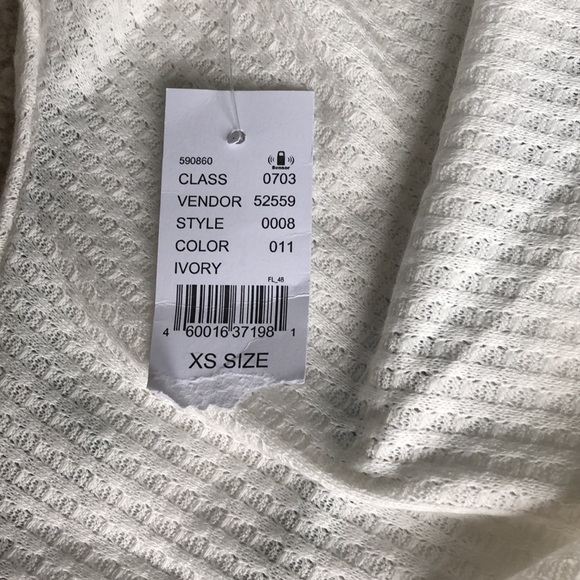 white pacsun short sleeve - Picture 3 of 3